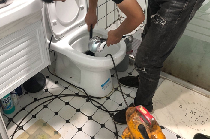 天涯镇疏通下水道