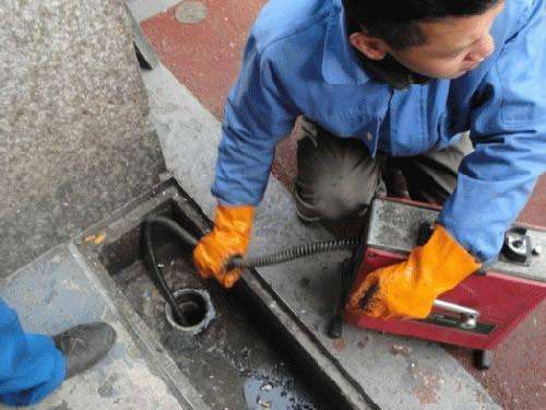 天涯镇疏通下水道