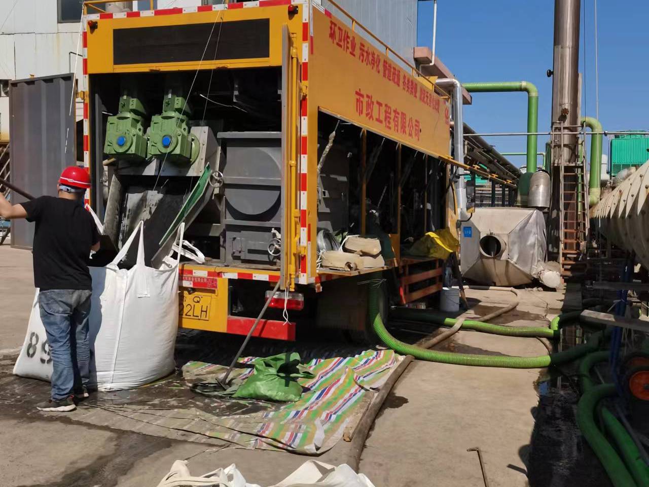 天涯镇淤泥压干处理